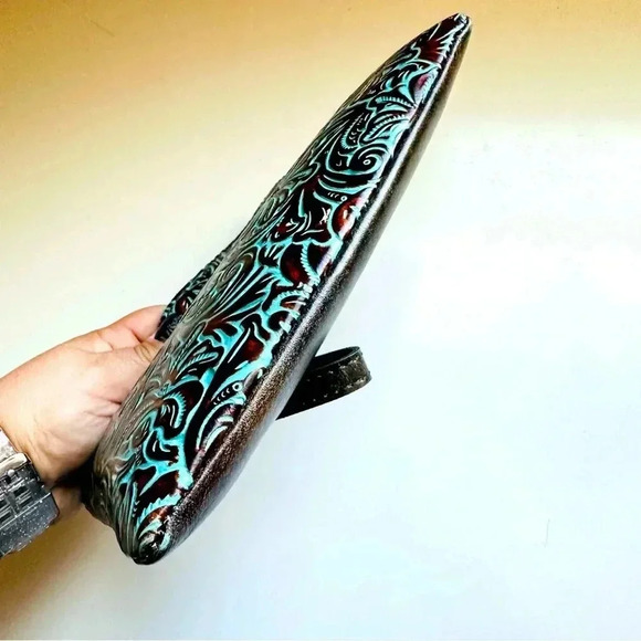 NWOT Patricia Nash Turquoise Tooled Leather Cassini Wristlet - Picture 4 of 8